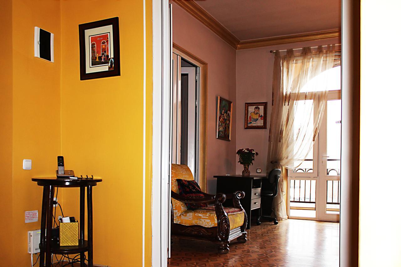 Vivid 2 Bedroom Apt. Erevan Esterno foto